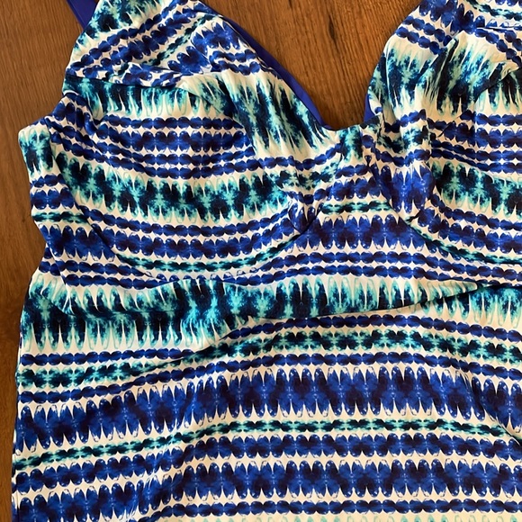 Woman’s tankini swimwear. - Picture 3 of 7